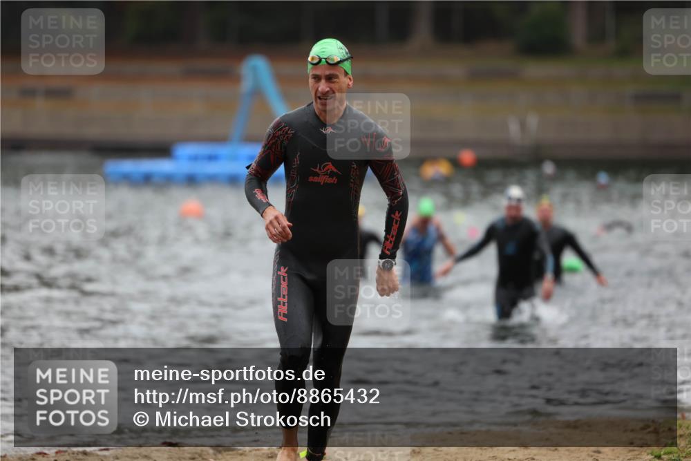 14.09.2025 - Stadtparktriathlon Michael Strokosch http://msf.ph/oto/8865432 14.09.2025 09:03:42 Schwimmen 381, 391 meine-sportfotos.de