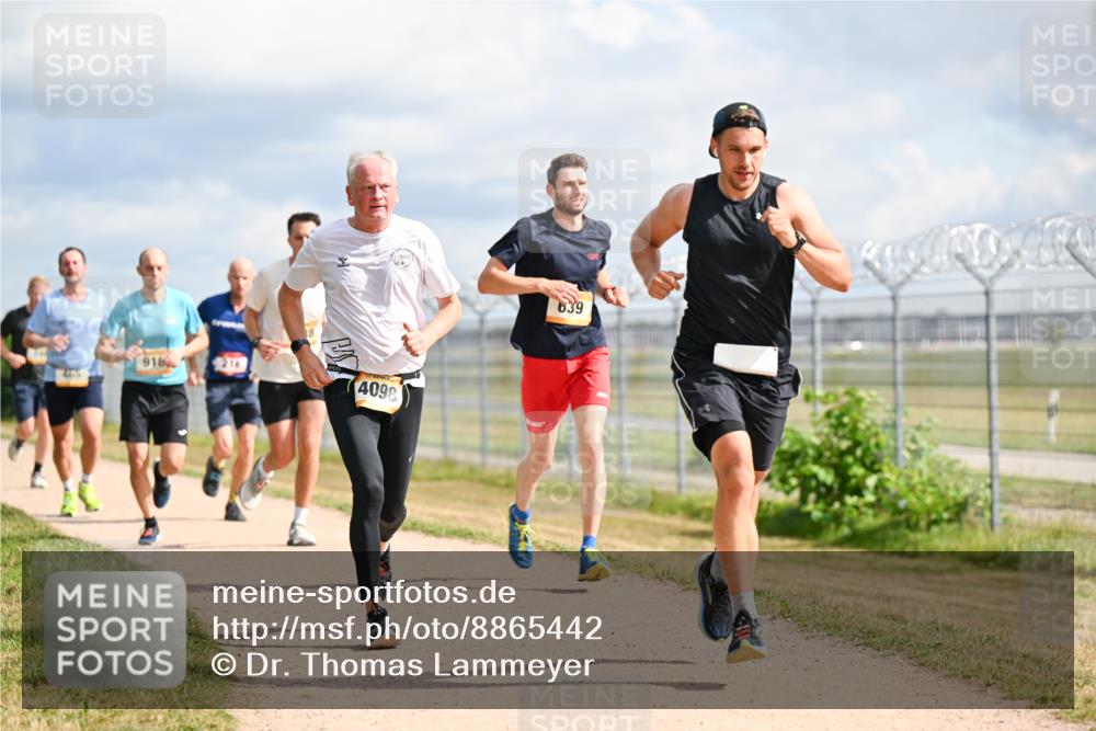 14.09.2025 - Airport Race Dr. Thomas Lammeyer http://msf.ph/oto/8865442 14.09.2025 12:05:53 Laufen 918, 216, 4098, 639 meine-sportfotos.de