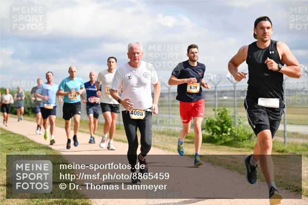 14.09.2025 - Airport Race Dr. Thomas Lammeyer http://msf.ph/oto/8865459 14.09.2025 12:05:54 Laufen 918, 18, 4098, 639 meine-sportfotos.de