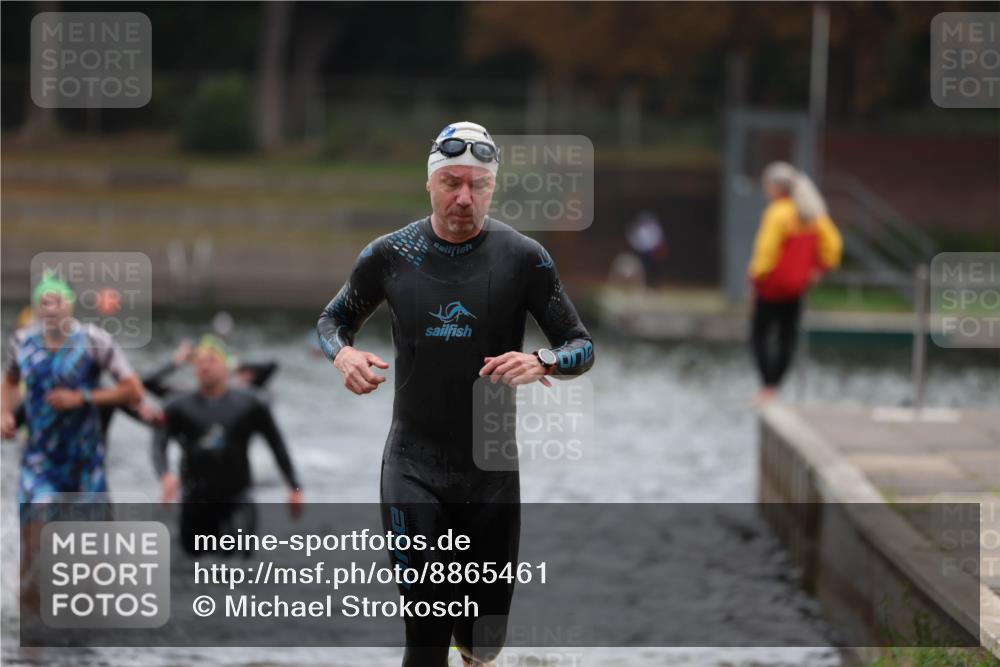 14.09.2025 - Stadtparktriathlon Michael Strokosch http://msf.ph/oto/8865461 14.09.2025 09:03:51 Schwimmen 379, 383, 391, 406, 421 meine-sportfotos.de