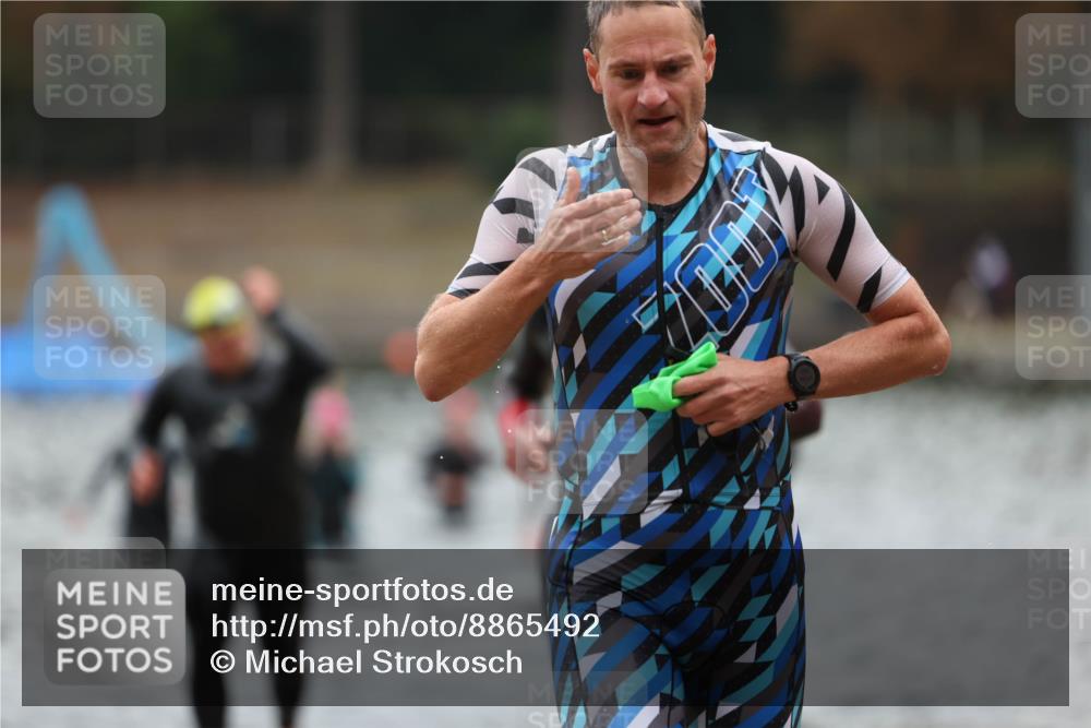 14.09.2025 - Stadtparktriathlon Michael Strokosch http://msf.ph/oto/8865492 14.09.2025 09:03:57 Schwimmen 379, 383, 406, 421 meine-sportfotos.de