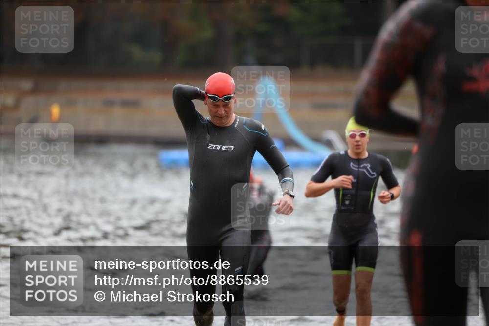 14.09.2025 - Stadtparktriathlon Michael Strokosch http://msf.ph/oto/8865539 14.09.2025 09:04:11 Schwimmen 395, 398, 399, 420, 423 meine-sportfotos.de