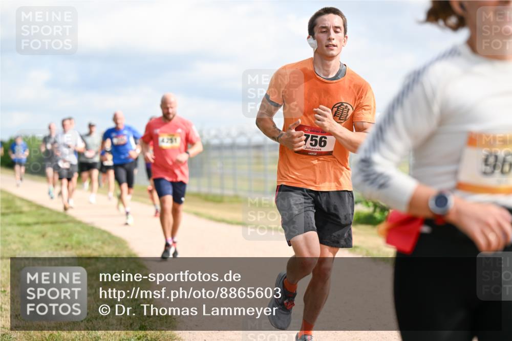 14.09.2025 - Airport Race Dr. Thomas Lammeyer http://msf.ph/oto/8865603 14.09.2025 12:06:04 Laufen 4251, 756, 96 meine-sportfotos.de