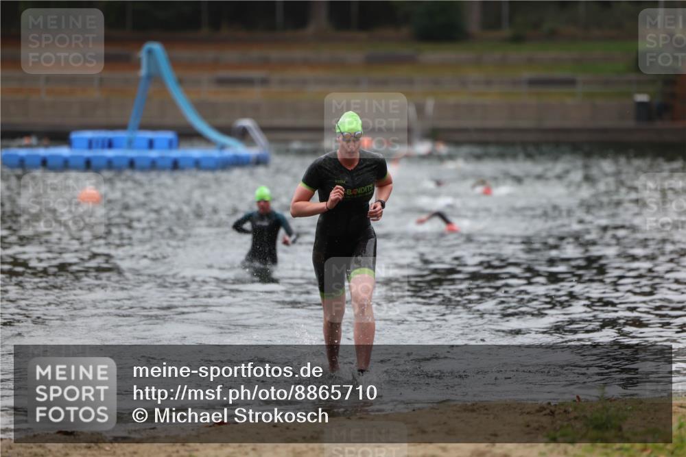 14.09.2025 - Stadtparktriathlon Michael Strokosch http://msf.ph/oto/8865710 14.09.2025 09:10:56 Schwimmen 484, 487, 488 meine-sportfotos.de