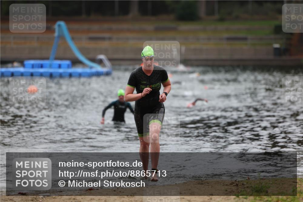14.09.2025 - Stadtparktriathlon Michael Strokosch http://msf.ph/oto/8865713 14.09.2025 09:10:57 Schwimmen 484, 487, 488 meine-sportfotos.de