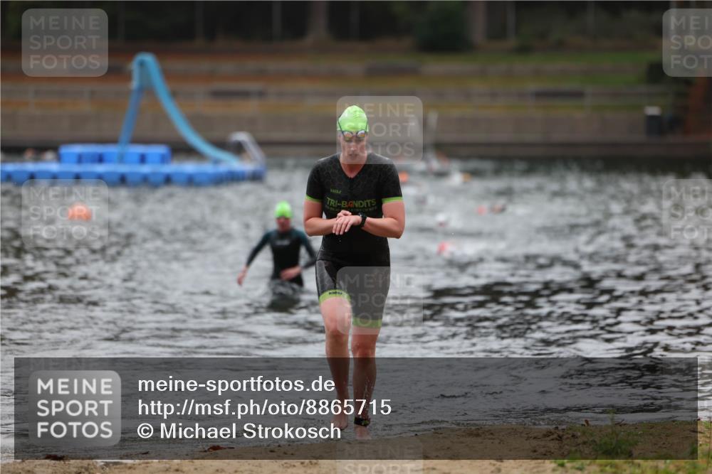 14.09.2025 - Stadtparktriathlon Michael Strokosch http://msf.ph/oto/8865715 14.09.2025 09:10:57 Schwimmen 484, 487, 488 meine-sportfotos.de