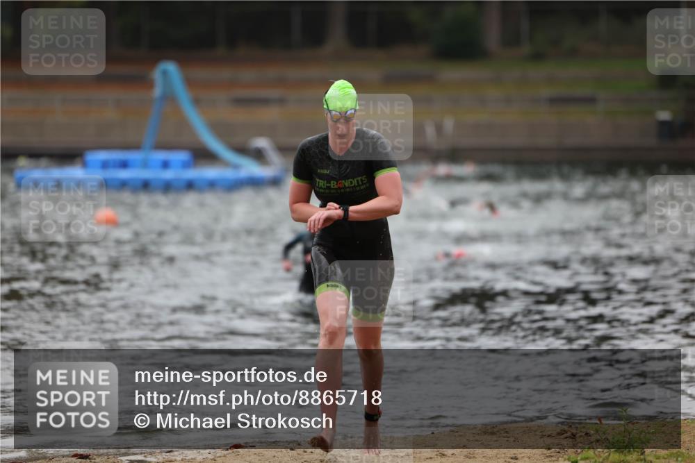 14.09.2025 - Stadtparktriathlon Michael Strokosch http://msf.ph/oto/8865718 14.09.2025 09:10:58 Schwimmen 487, 488 meine-sportfotos.de