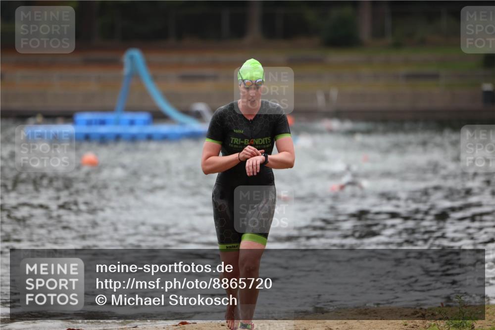 14.09.2025 - Stadtparktriathlon Michael Strokosch http://msf.ph/oto/8865720 14.09.2025 09:10:59 Schwimmen 487, 488 meine-sportfotos.de