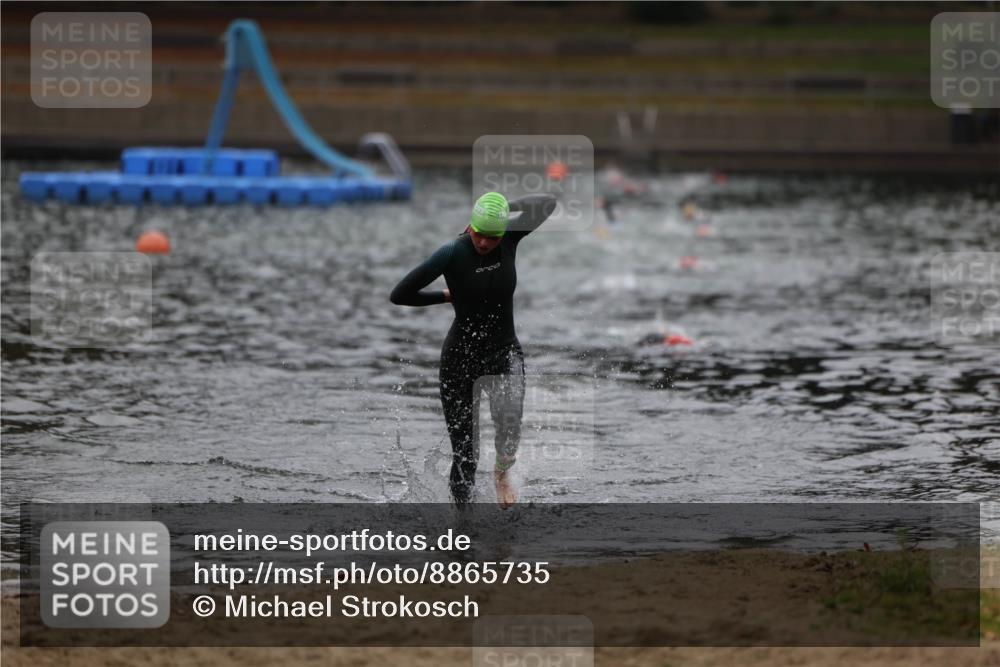 14.09.2025 - Stadtparktriathlon Michael Strokosch http://msf.ph/oto/8865735 14.09.2025 09:11:05 Schwimmen 487, 488 meine-sportfotos.de
