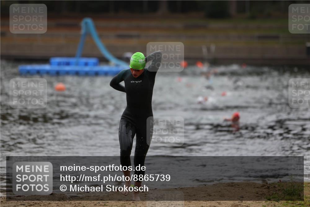 14.09.2025 - Stadtparktriathlon Michael Strokosch http://msf.ph/oto/8865739 14.09.2025 09:11:06 Schwimmen 487, 488 meine-sportfotos.de