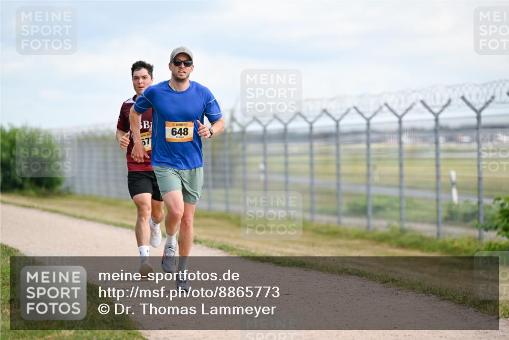 14.09.2025 - Airport Race Dr. Thomas Lammeyer http://msf.ph/oto/8865773 14.09.2025 12:06:16 Laufen 671, 648 meine-sportfotos.de