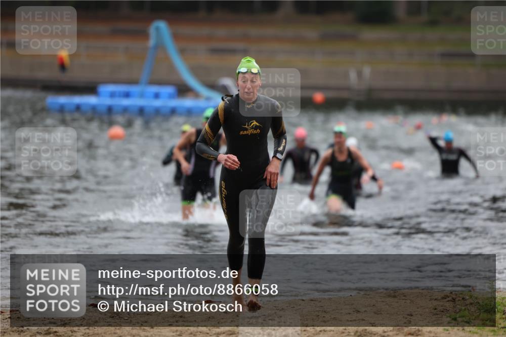 14.09.2025 - Stadtparktriathlon Michael Strokosch http://msf.ph/oto/8866058 14.09.2025 09:13:30 Schwimmen 438, 503 meine-sportfotos.de