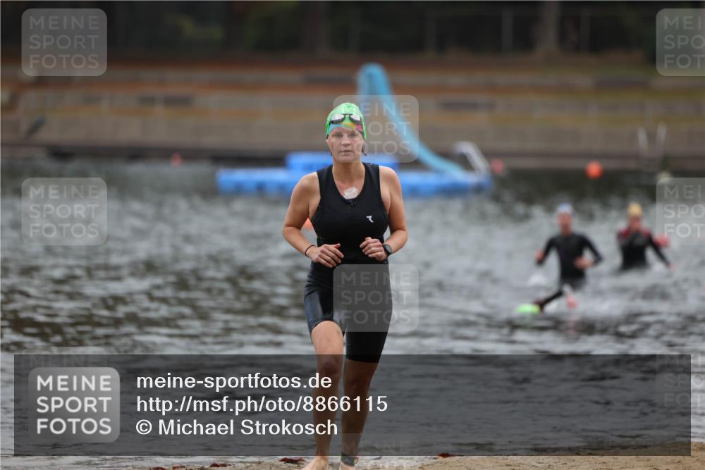 14.09.2025 - Stadtparktriathlon Michael Strokosch http://msf.ph/oto/8866115 14.09.2025 09:13:59 Schwimmen 442, 455, 485, 498 meine-sportfotos.de
