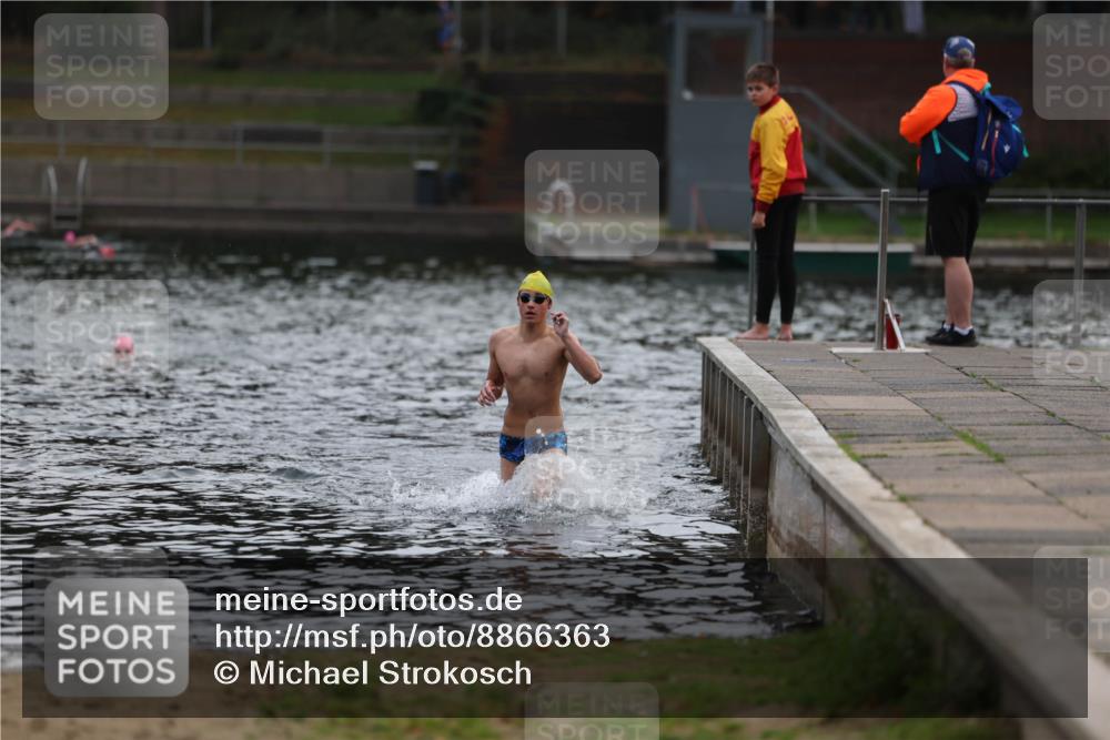 14.09.2025 - Stadtparktriathlon Michael Strokosch http://msf.ph/oto/8866363 14.09.2025 09:42:12 Schwimmen 549 meine-sportfotos.de