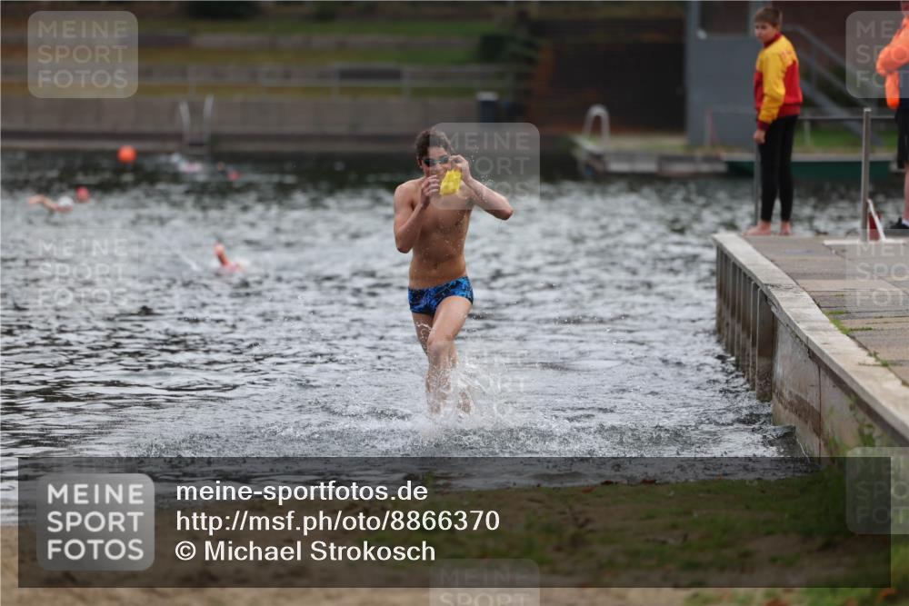 14.09.2025 - Stadtparktriathlon Michael Strokosch http://msf.ph/oto/8866370 14.09.2025 09:42:15 Schwimmen 549 meine-sportfotos.de