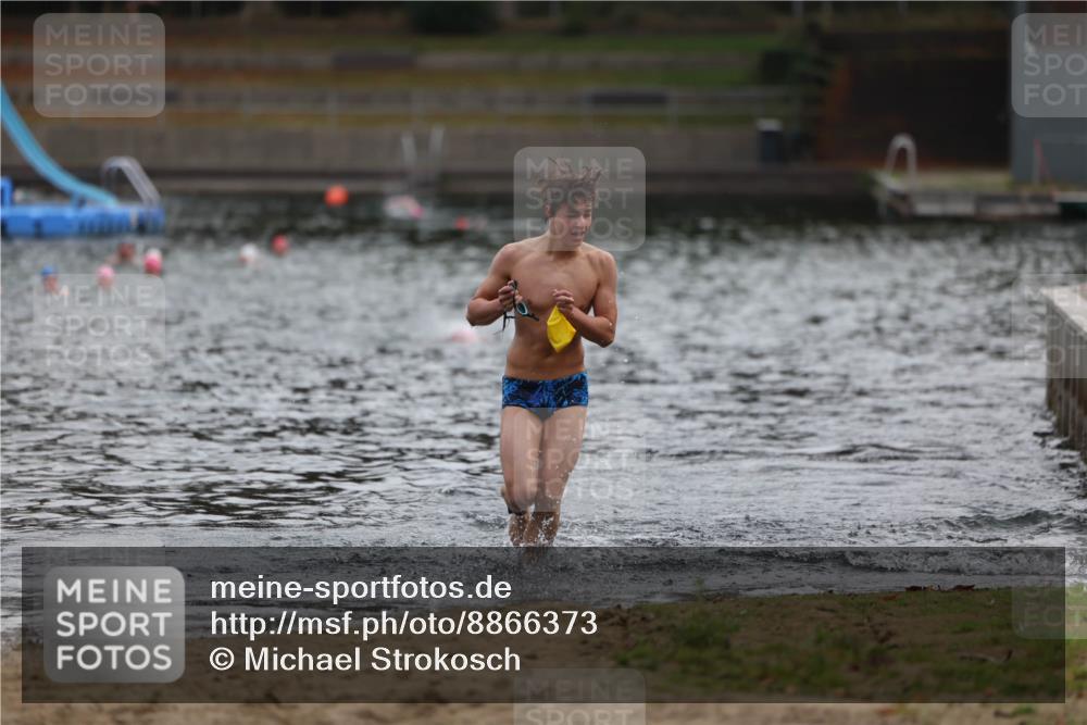 14.09.2025 - Stadtparktriathlon Michael Strokosch http://msf.ph/oto/8866373 14.09.2025 09:42:16 Schwimmen 549 meine-sportfotos.de