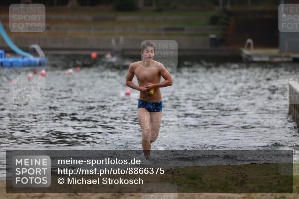 14.09.2025 - Stadtparktriathlon Michael Strokosch http://msf.ph/oto/8866375 14.09.2025 09:42:16 Schwimmen 549 meine-sportfotos.de