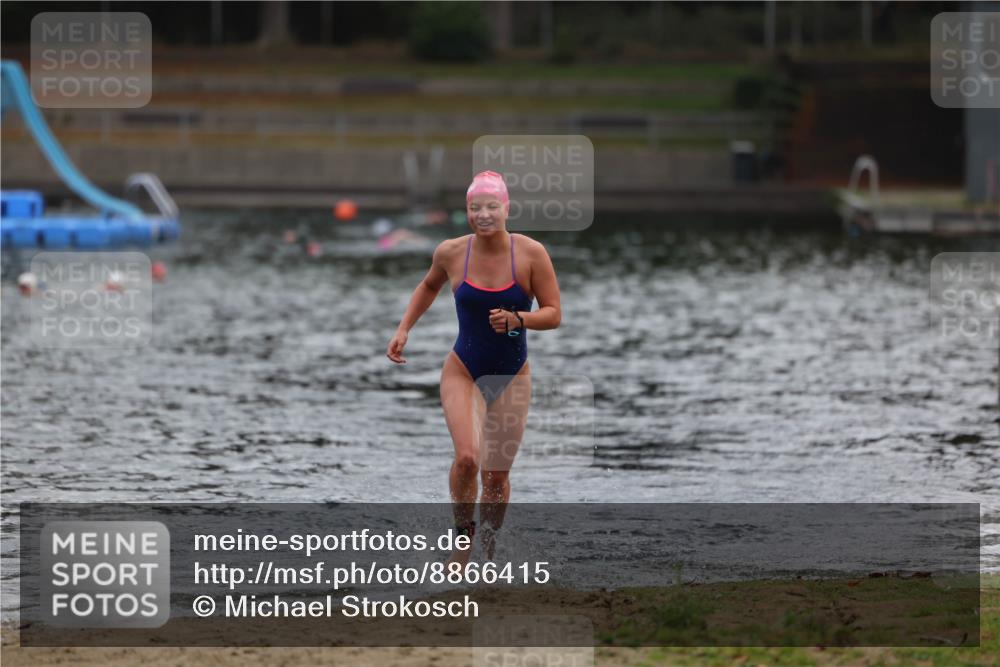14.09.2025 - Stadtparktriathlon Michael Strokosch http://msf.ph/oto/8866415 14.09.2025 09:42:34 Schwimmen 574 meine-sportfotos.de