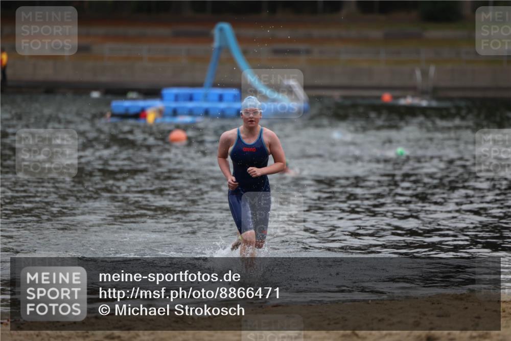 14.09.2025 - Stadtparktriathlon Michael Strokosch http://msf.ph/oto/8866471 14.09.2025 09:43:46 Schwimmen 575 meine-sportfotos.de