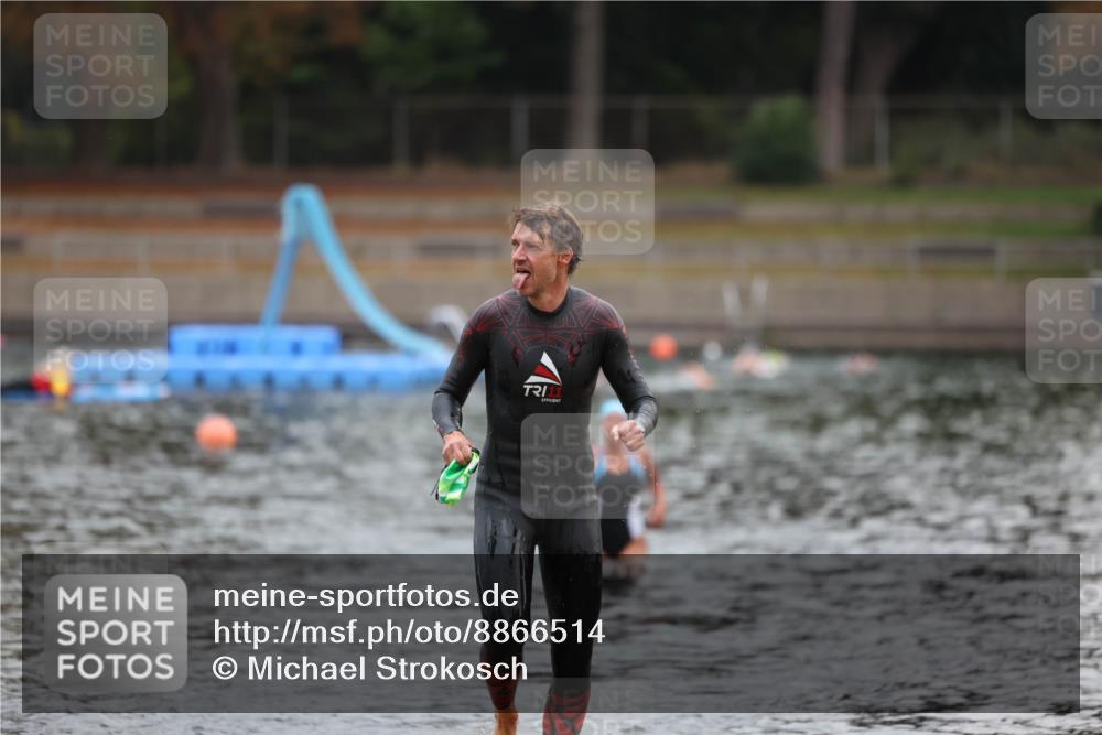 14.09.2025 - Stadtparktriathlon Michael Strokosch http://msf.ph/oto/8866514 14.09.2025 09:44:12 Schwimmen 512, 548 meine-sportfotos.de
