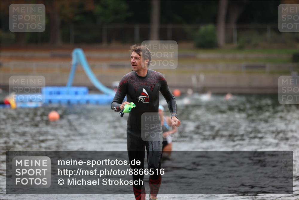 14.09.2025 - Stadtparktriathlon Michael Strokosch http://msf.ph/oto/8866516 14.09.2025 09:44:13 Schwimmen 512, 548 meine-sportfotos.de