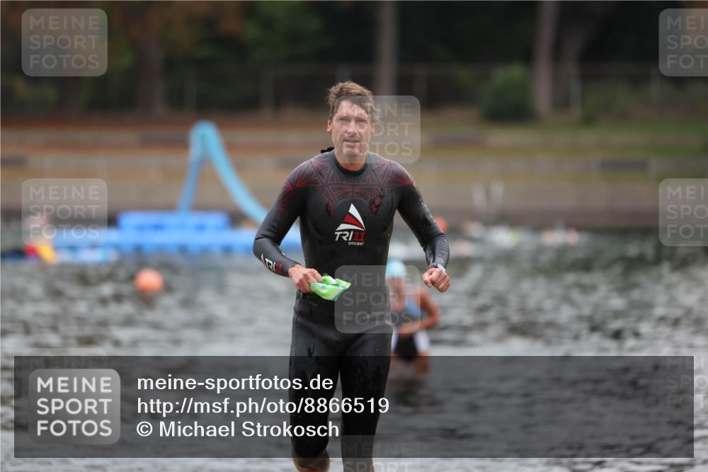 14.09.2025 - Stadtparktriathlon Michael Strokosch http://msf.ph/oto/8866519 14.09.2025 09:44:14 Schwimmen 512, 548 meine-sportfotos.de