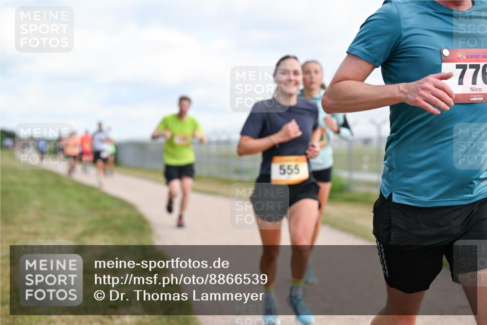 14.09.2025 - Airport Race Dr. Thomas Lammeyer http://msf.ph/oto/8866539 14.09.2025 12:07:17 Laufen 555, 776 meine-sportfotos.de
