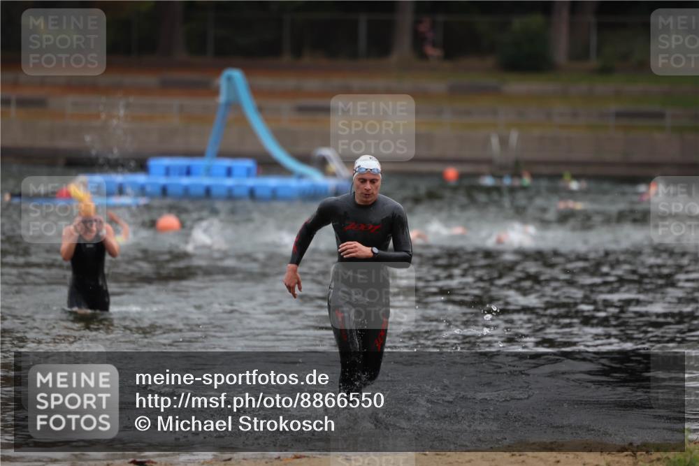 14.09.2025 - Stadtparktriathlon Michael Strokosch http://msf.ph/oto/8866550 14.09.2025 09:45:14 Schwimmen 554 meine-sportfotos.de