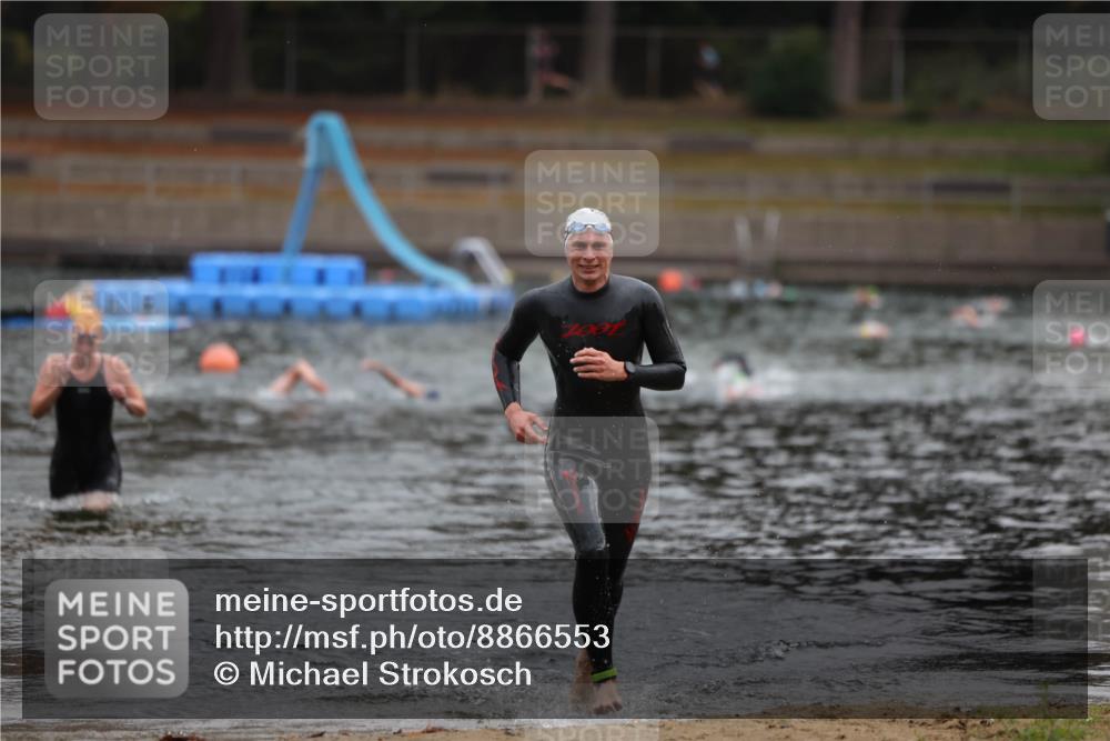 14.09.2025 - Stadtparktriathlon Michael Strokosch http://msf.ph/oto/8866553 14.09.2025 09:45:15 Schwimmen 554 meine-sportfotos.de