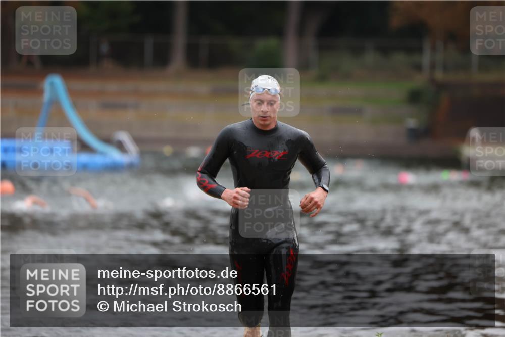 14.09.2025 - Stadtparktriathlon Michael Strokosch http://msf.ph/oto/8866561 14.09.2025 09:45:17 Schwimmen 537, 554 meine-sportfotos.de