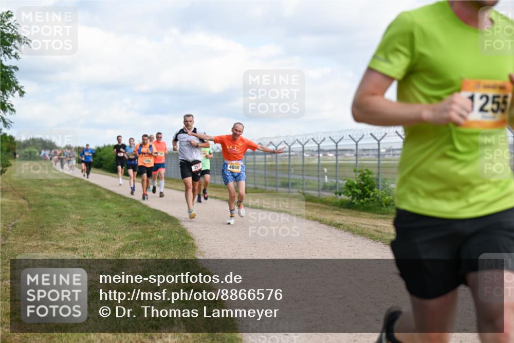 14.09.2025 - Airport Race Dr. Thomas Lammeyer http://msf.ph/oto/8866576 14.09.2025 12:07:20 Laufen 257, 4050, 1255 meine-sportfotos.de