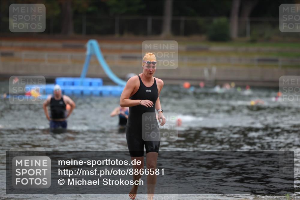 14.09.2025 - Stadtparktriathlon Michael Strokosch http://msf.ph/oto/8866581 14.09.2025 09:45:25 Schwimmen 537 meine-sportfotos.de