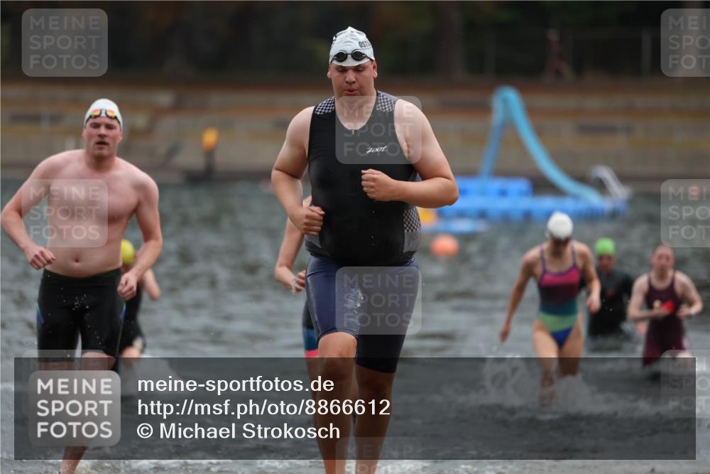 14.09.2025 - Stadtparktriathlon Michael Strokosch http://msf.ph/oto/8866612 14.09.2025 09:45:42 Schwimmen 528, 545, 547, 580, 593, 604 meine-sportfotos.de