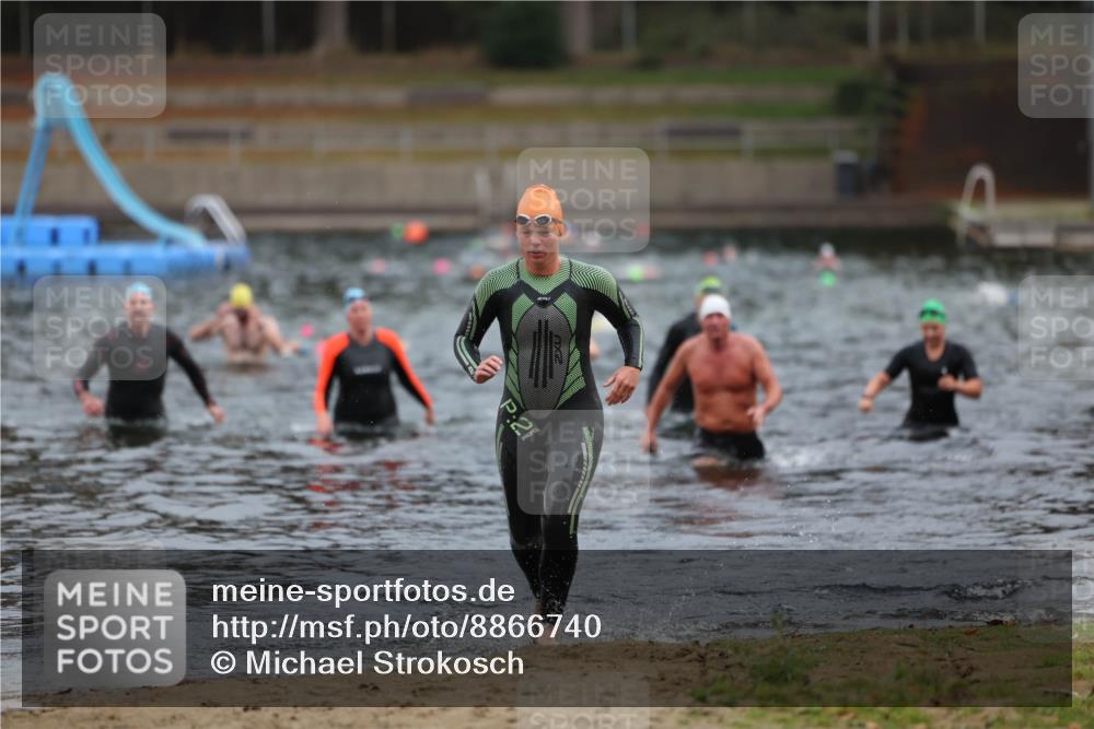 14.09.2025 - Stadtparktriathlon Michael Strokosch http://msf.ph/oto/8866740 14.09.2025 09:46:54 Schwimmen 523, 563 meine-sportfotos.de