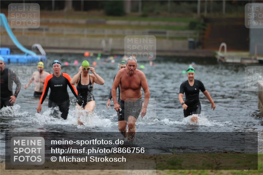 14.09.2025 - Stadtparktriathlon Michael Strokosch http://msf.ph/oto/8866756 14.09.2025 09:47:01 Schwimmen 523, 524, 563, 583, 584, 597 meine-sportfotos.de