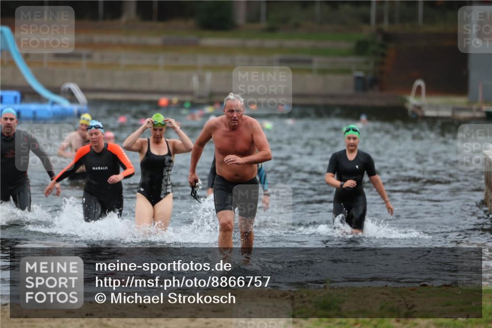 14.09.2025 - Stadtparktriathlon Michael Strokosch http://msf.ph/oto/8866757 14.09.2025 09:47:02 Schwimmen 523, 524, 563, 583, 584, 597 meine-sportfotos.de