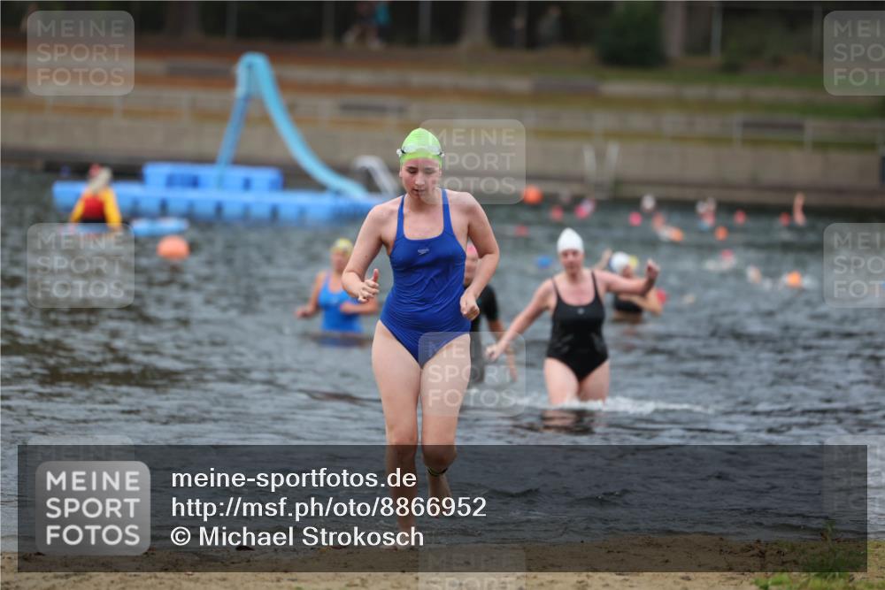 14.09.2025 - Stadtparktriathlon Michael Strokosch http://msf.ph/oto/8866952 14.09.2025 09:48:30 Schwimmen 544, 550, 573, 614, 618 meine-sportfotos.de