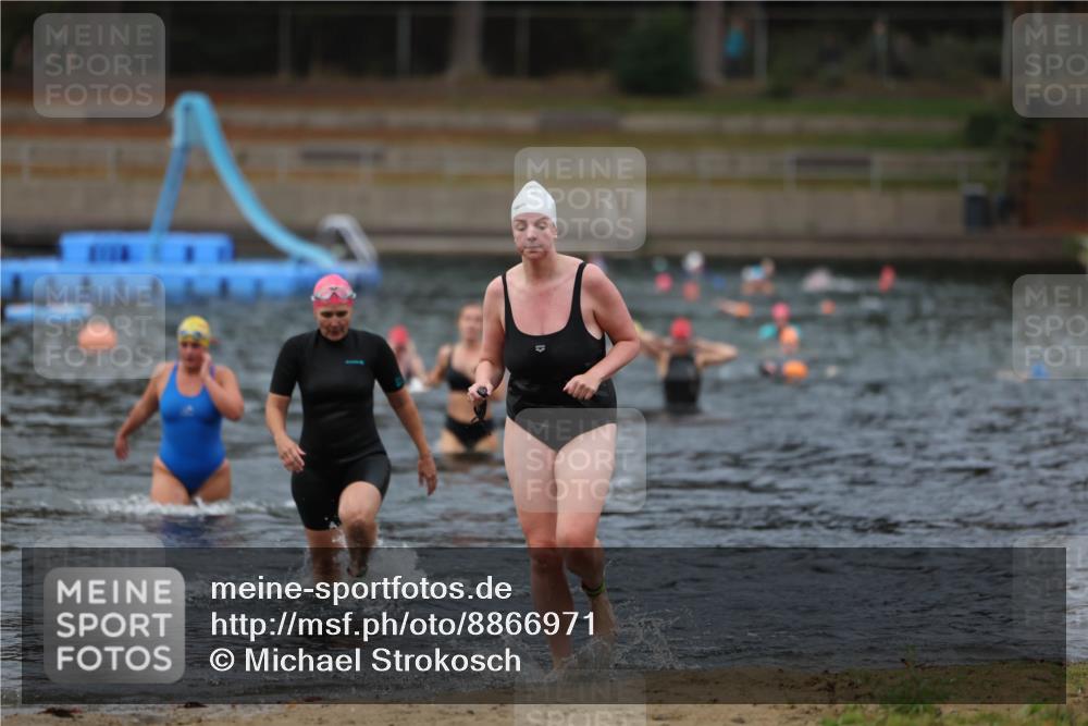 14.09.2025 - Stadtparktriathlon Michael Strokosch http://msf.ph/oto/8866971 14.09.2025 09:48:38 Schwimmen 587, 591, 618 meine-sportfotos.de