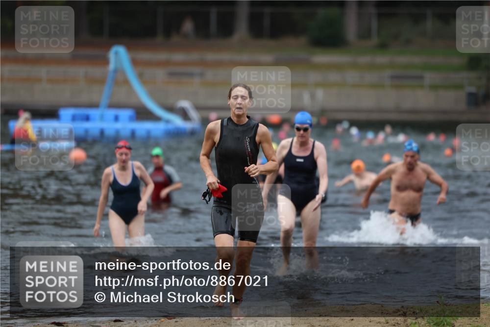 14.09.2025 - Stadtparktriathlon Michael Strokosch http://msf.ph/oto/8867021 14.09.2025 09:49:00 Schwimmen 521, 557, 567, 585 meine-sportfotos.de