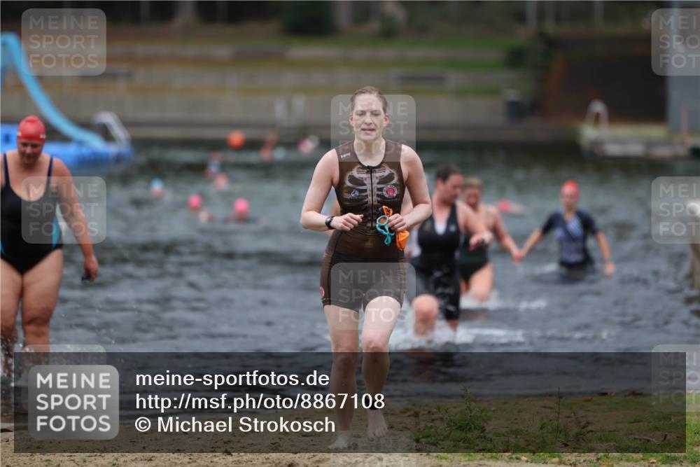 14.09.2025 - Stadtparktriathlon Michael Strokosch http://msf.ph/oto/8867108 14.09.2025 09:49:49 Schwimmen 519, 530, 534, 536 meine-sportfotos.de
