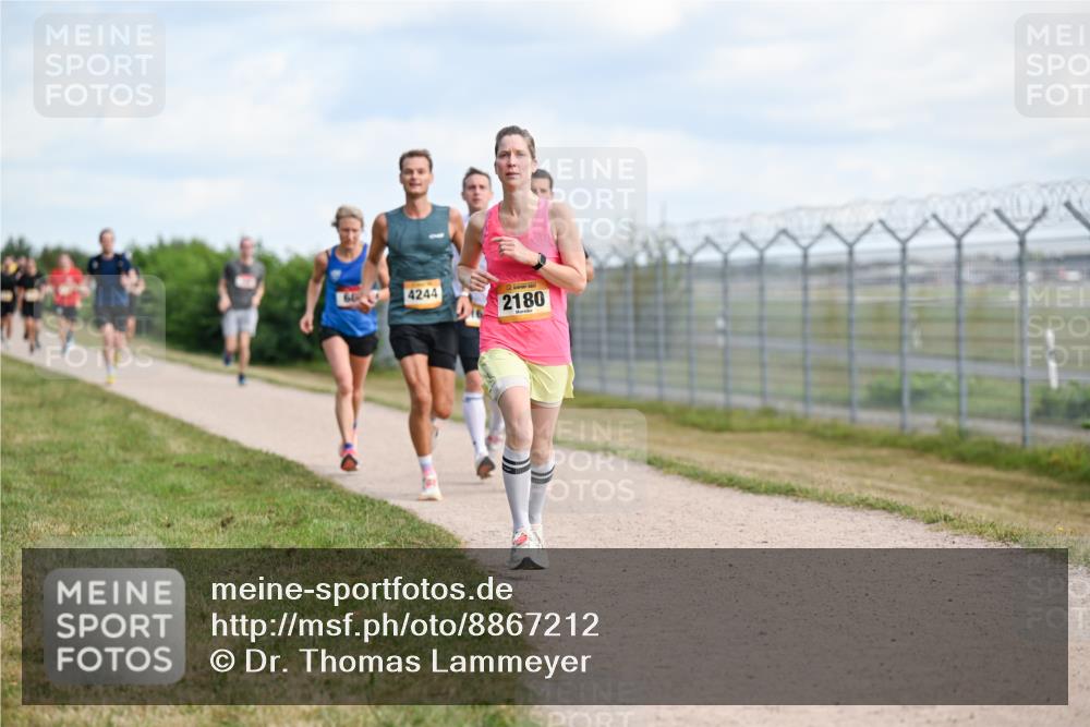 14.09.2025 - Airport Race Dr. Thomas Lammeyer http://msf.ph/oto/8867212 14.09.2025 12:08:05 Laufen 60, 4244, 2180 meine-sportfotos.de