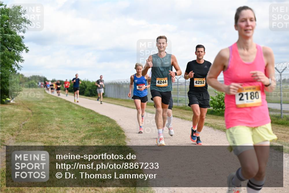 14.09.2025 - Airport Race Dr. Thomas Lammeyer http://msf.ph/oto/8867233 14.09.2025 12:08:09 Laufen 4244, 4252, 68, 2180 meine-sportfotos.de