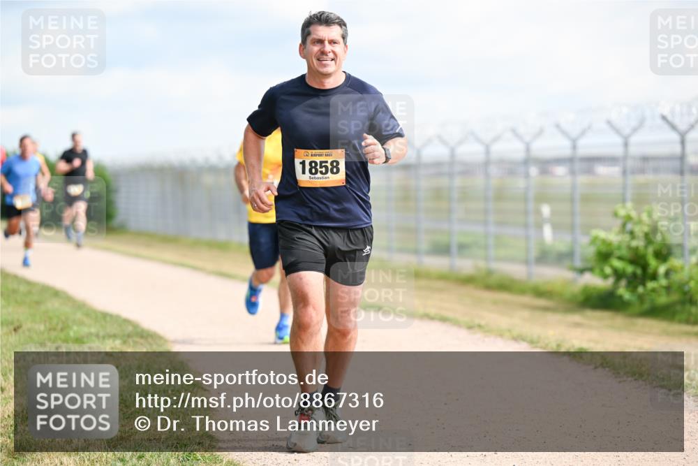 14.09.2025 - Airport Race Dr. Thomas Lammeyer http://msf.ph/oto/8867316 14.09.2025 12:08:30 Laufen 1858 meine-sportfotos.de