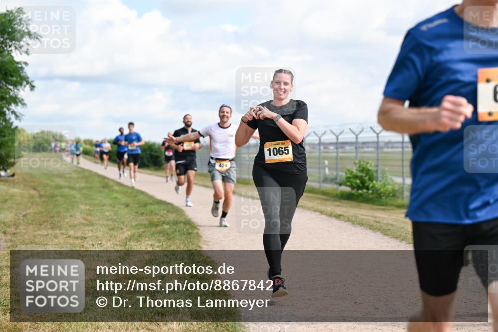 14.09.2025 - Airport Race Dr. Thomas Lammeyer http://msf.ph/oto/8867842 14.09.2025 12:10:25 Laufen 424, 1065 meine-sportfotos.de