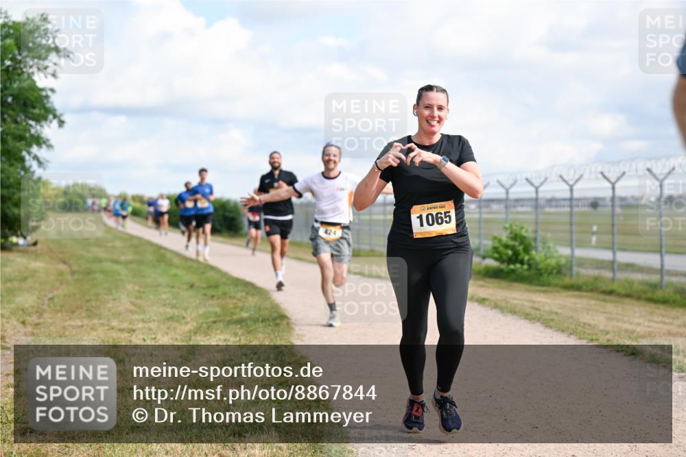 14.09.2025 - Airport Race Dr. Thomas Lammeyer http://msf.ph/oto/8867844 14.09.2025 12:10:25 Laufen 424, 1065 meine-sportfotos.de