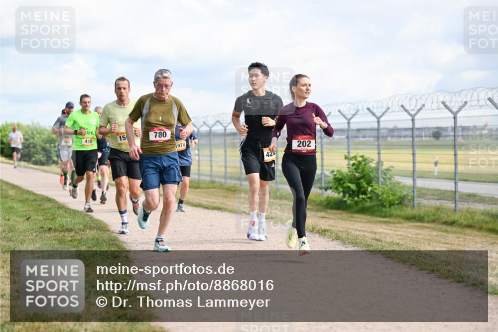 14.09.2025 - Airport Race Dr. Thomas Lammeyer http://msf.ph/oto/8868016 14.09.2025 12:11:00 Laufen 383, 410, 15, 780, 1970, 424, 202 meine-sportfotos.de