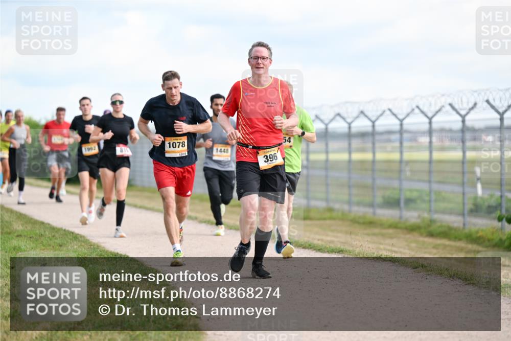 14.09.2025 - Airport Race Dr. Thomas Lammeyer http://msf.ph/oto/8868274 14.09.2025 12:11:56 Laufen 1952, 811, 1078, 1078, 1448, 54, 396 meine-sportfotos.de