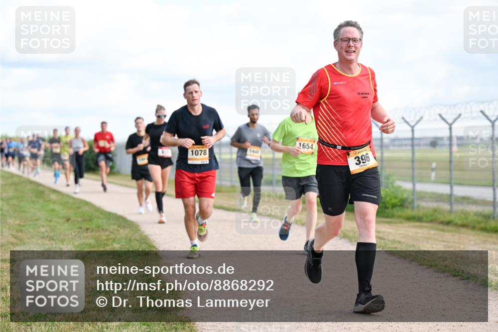14.09.2025 - Airport Race Dr. Thomas Lammeyer http://msf.ph/oto/8868292 14.09.2025 12:11:58 Laufen 1078, 69, 1441, 1654, 396 meine-sportfotos.de