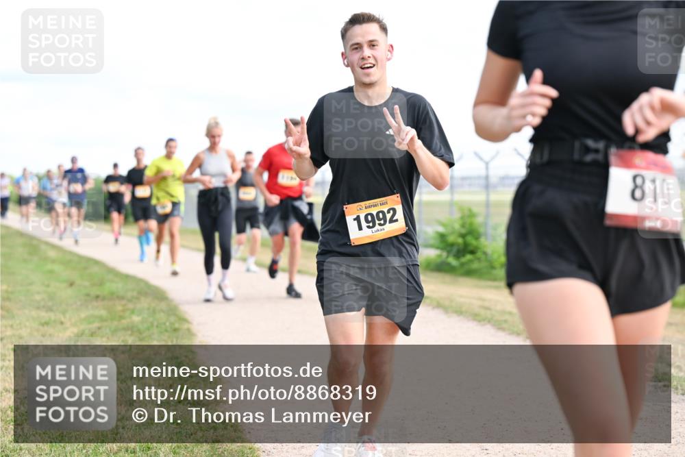 14.09.2025 - Airport Race Dr. Thomas Lammeyer http://msf.ph/oto/8868319 14.09.2025 12:12:03 Laufen 1992, 810 meine-sportfotos.de
