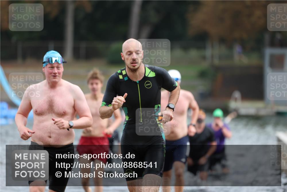 14.09.2025 - Stadtparktriathlon Michael Strokosch http://msf.ph/oto/8868541 14.09.2025 10:32:46 Schwimmen 723, 736, 762, 776, 781, 786, 802, 816, 821 meine-sportfotos.de